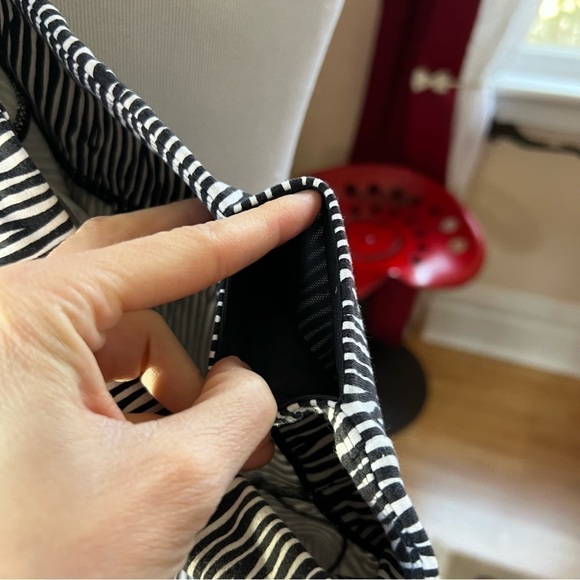 NEW BALANCE White and Black Zebra Women’s Studio Yoga Pant Tights Size Large - Picture 3 of 11